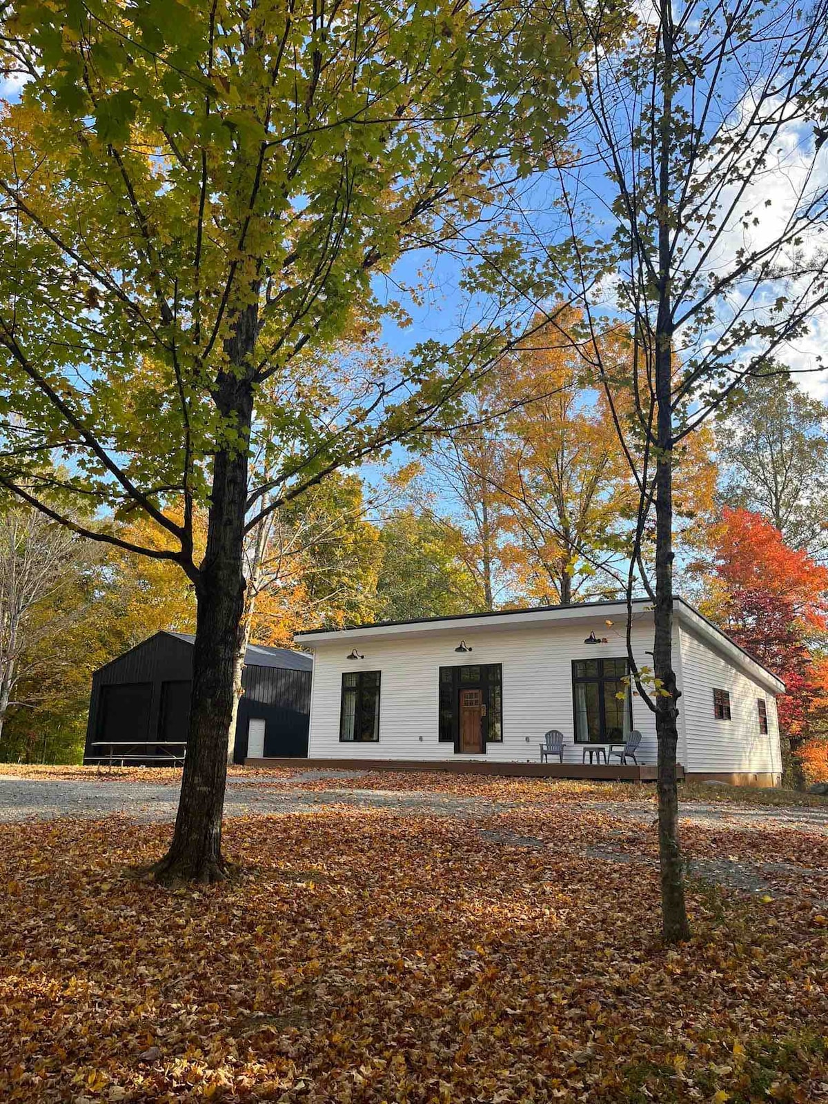 New Modern Lake House at Wolf Creek Marina