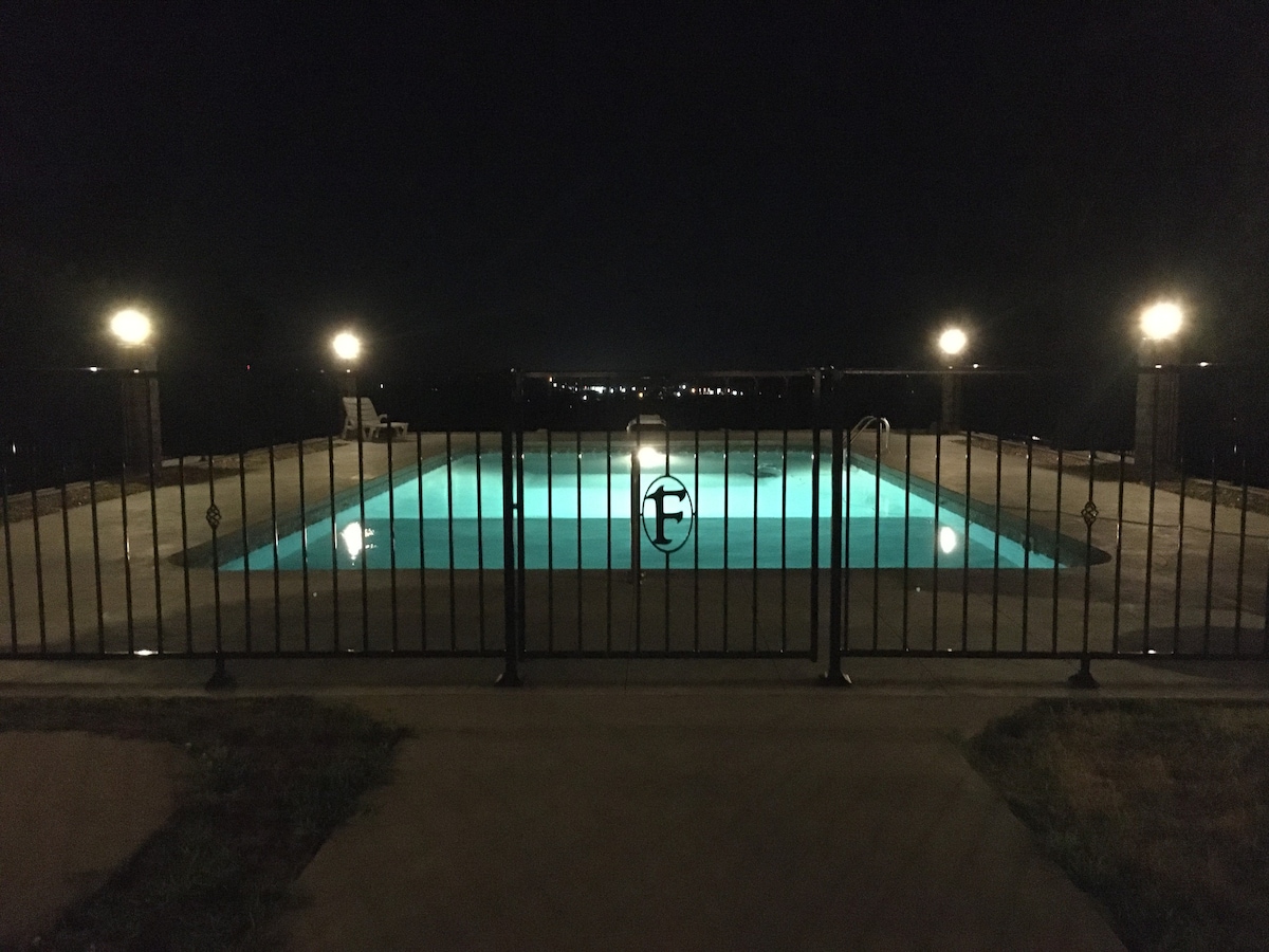 Beautiful Private Pool/Beautiful Home/View
