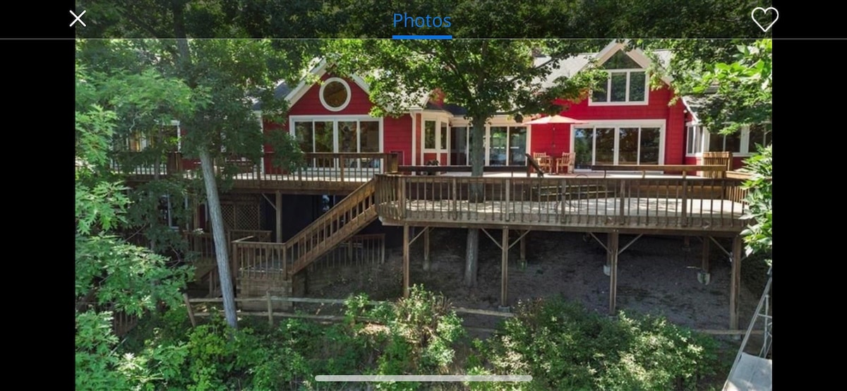 Lake house w/ indr pool and jacuzzi