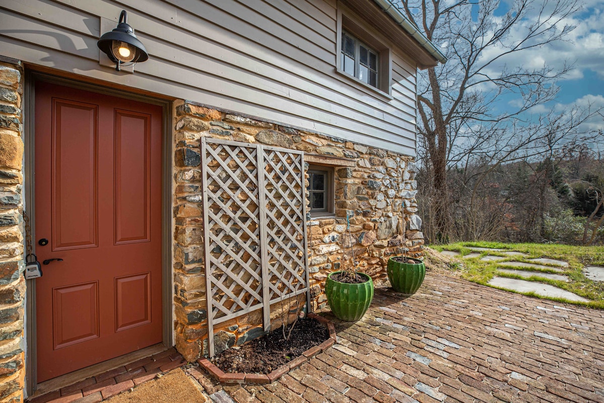 Cottage on Pantherskin Creek - Upperville