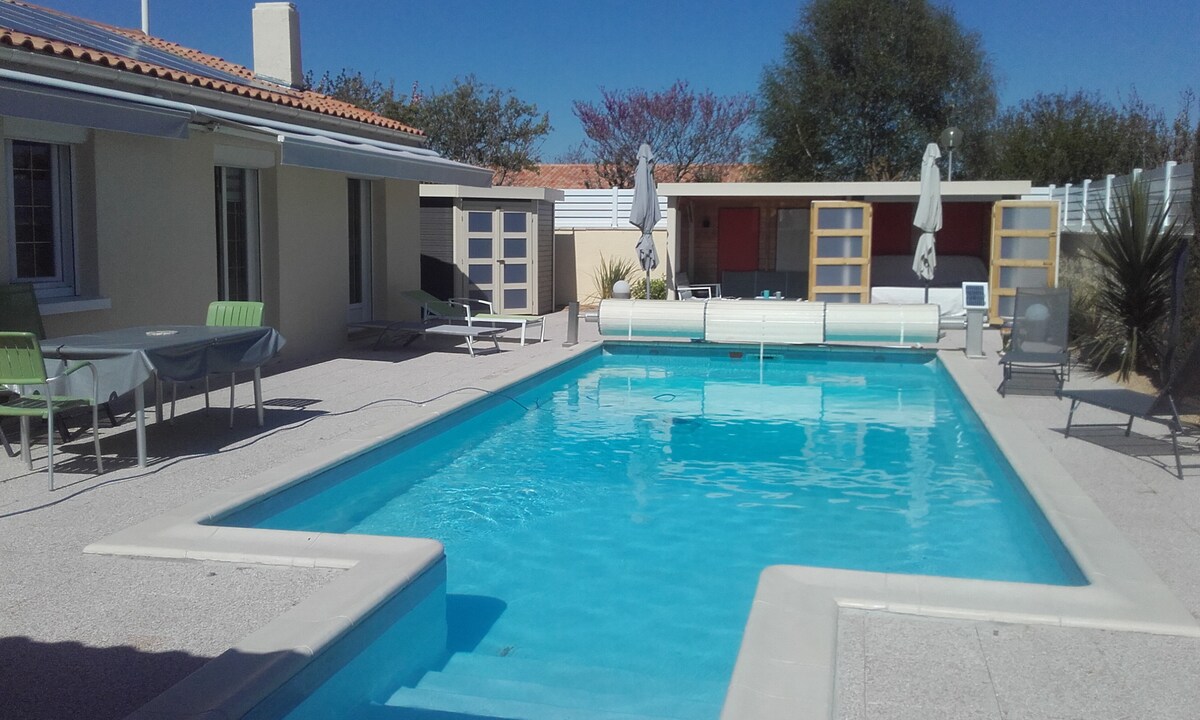 Villa **** avec piscine privée chauffée