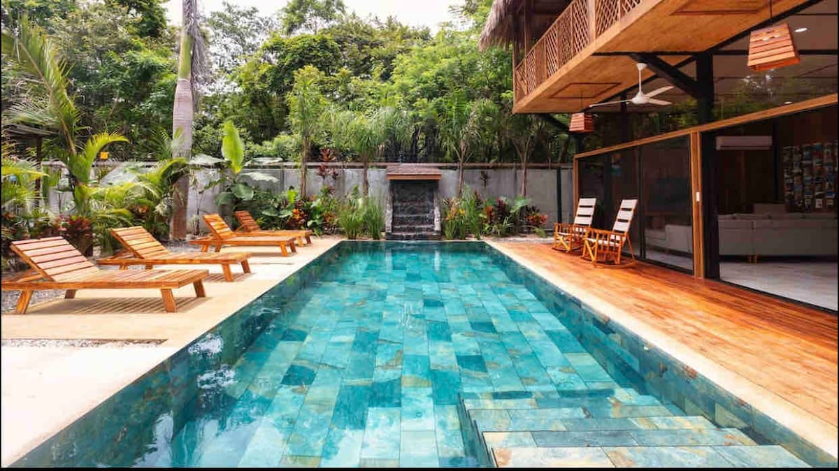 巴厘岛海滨客房，带泳池，位于Playa Avellanas