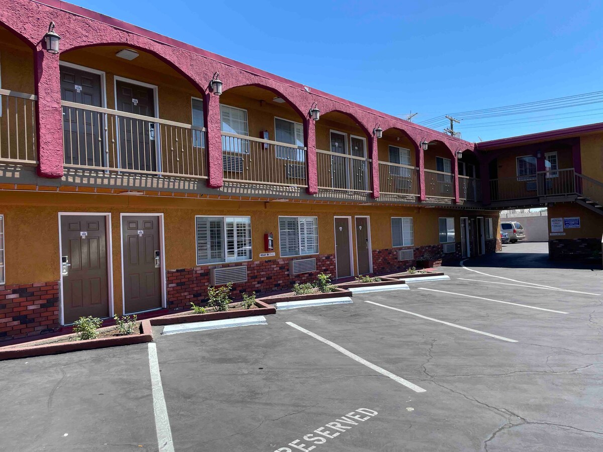 Hyde Park Motel - new management!