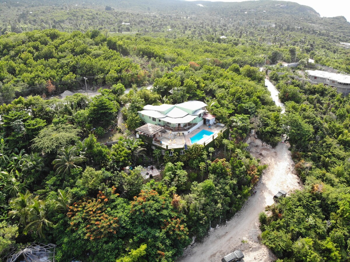 Makay sur Anse d 'Azur