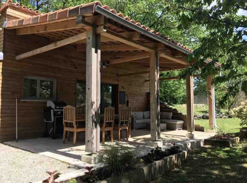 Stunning Cabin in the woods 
with log burner