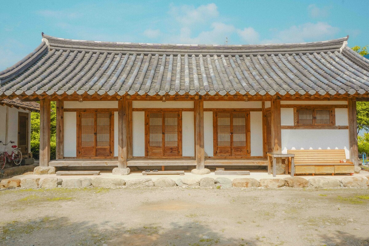 Jirisan山下的Sancheong （ Banya/1间小房间） ：您的小韩屋休息在路边休息（提供早餐）