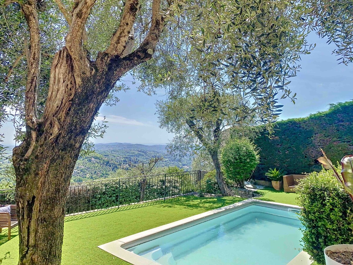 • Maison provençale • Piscine-Clim-Vue panoramique
