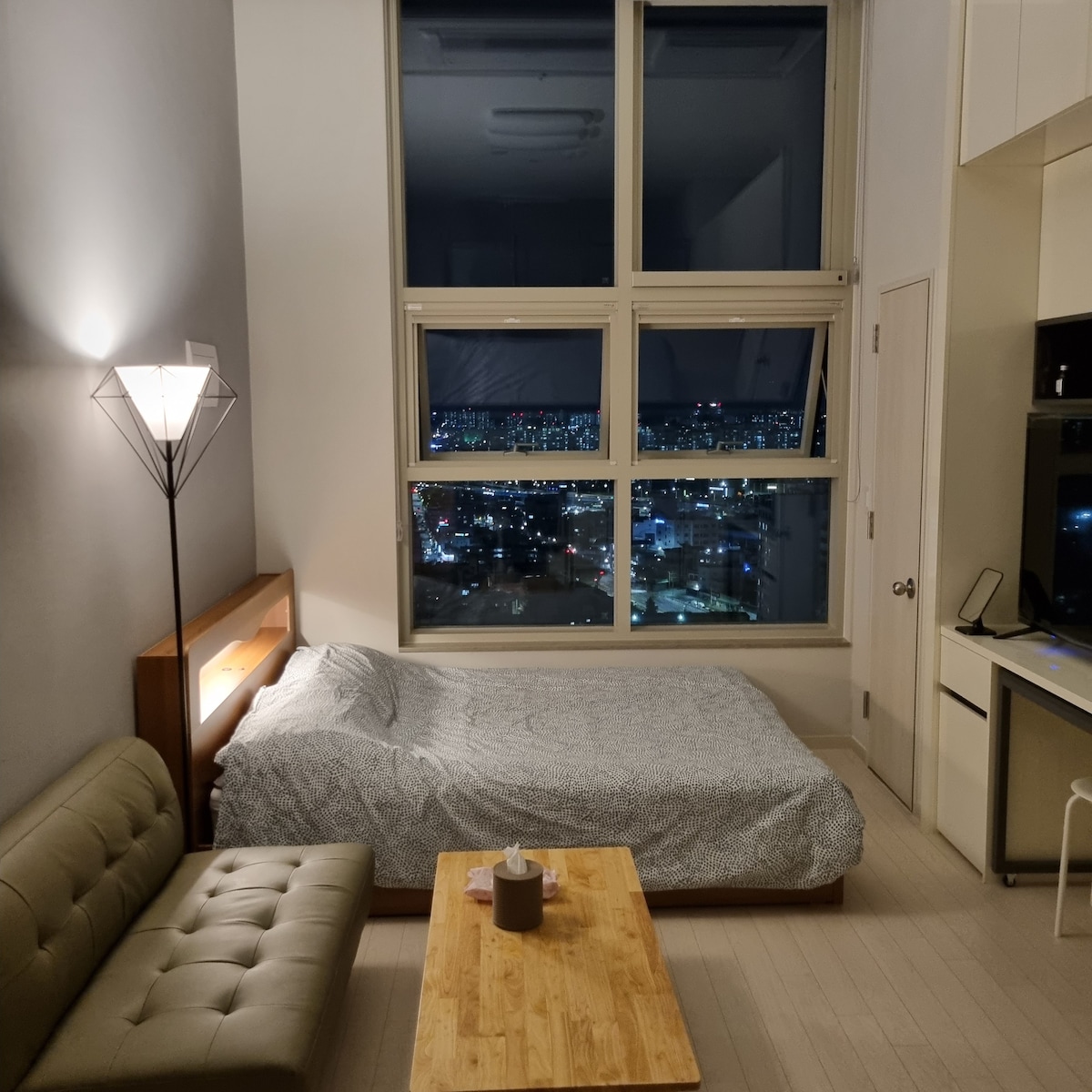 Daegu Dongseong-ro & Gyodong #摩天板#新双层公寓#
Netflix和55英寸电视