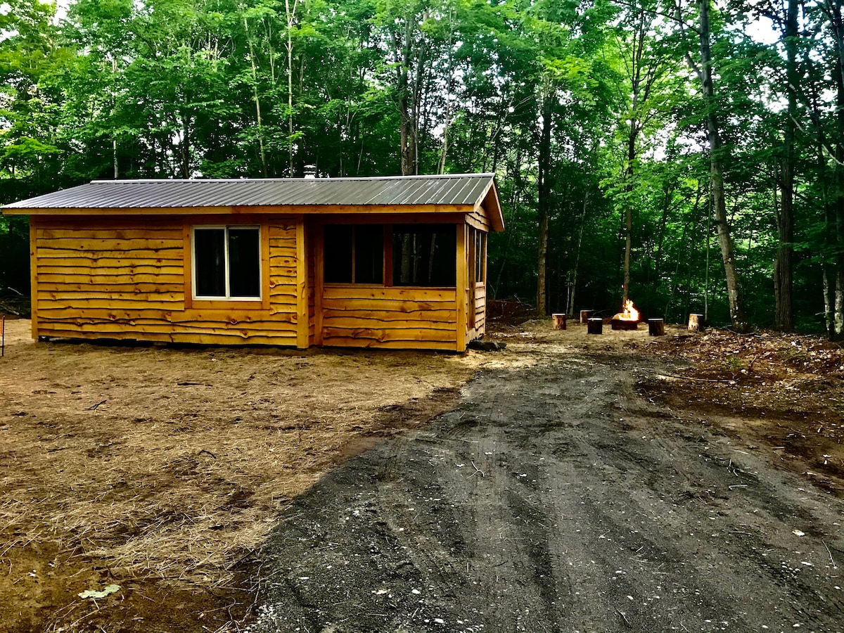 McKinze Brooke Cabin with a Fire Pit