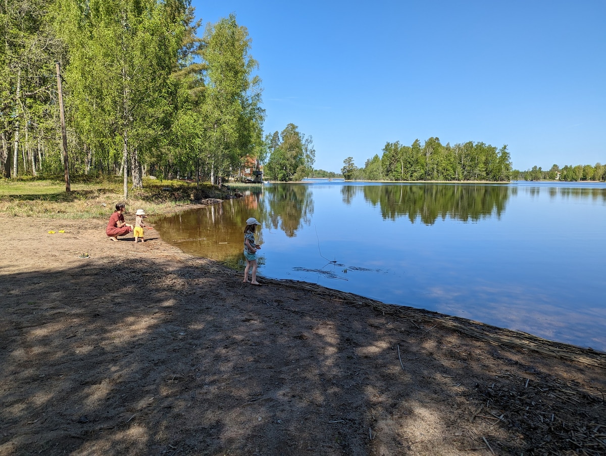 Mysig stuga nära fina bad och natur