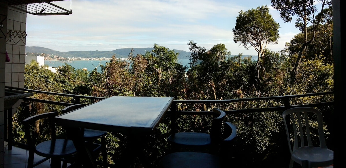 vista ao mar e floresta perto lagoinha e sepultura