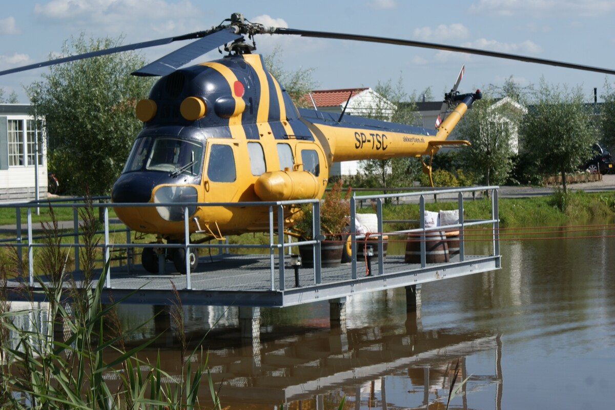 Giethoorn附近的直升机