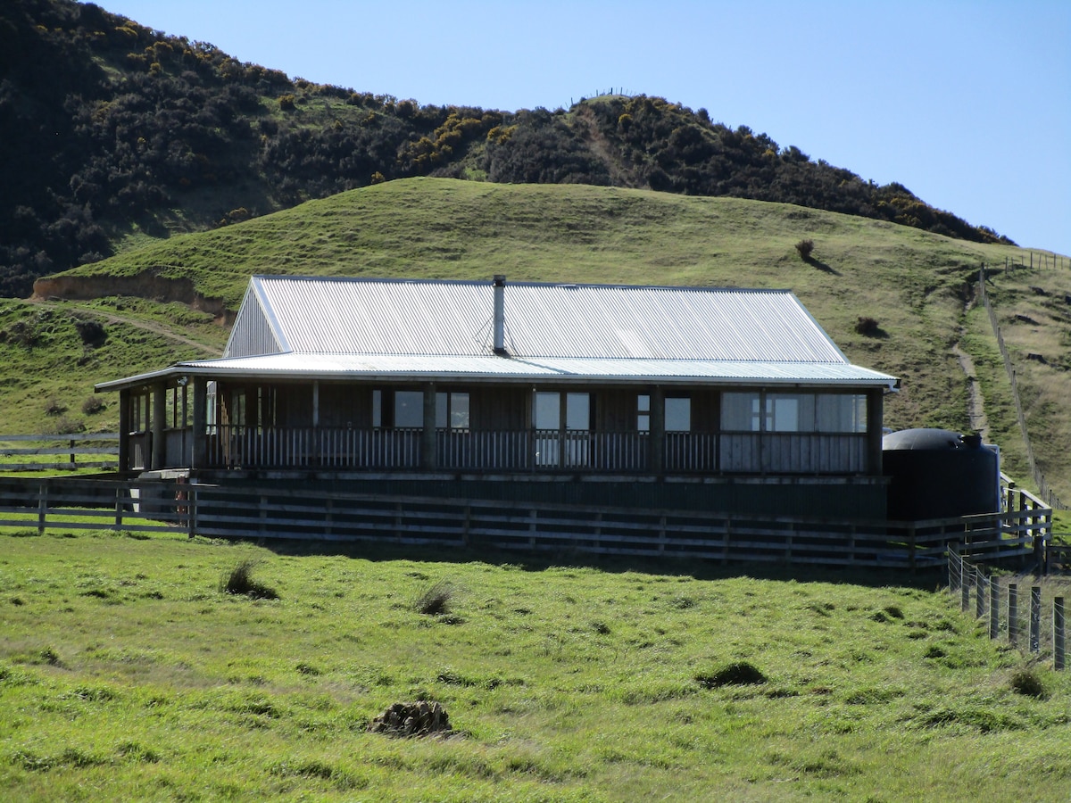 Wai Ngaio Retreat - Coastal Lodge