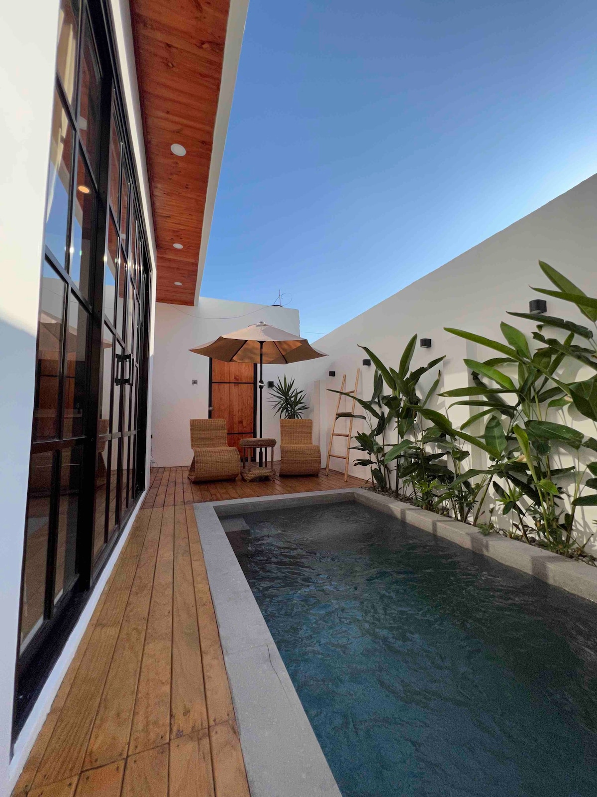 Ycasa别墅1 -带泳池和浴缸的单卧室套房