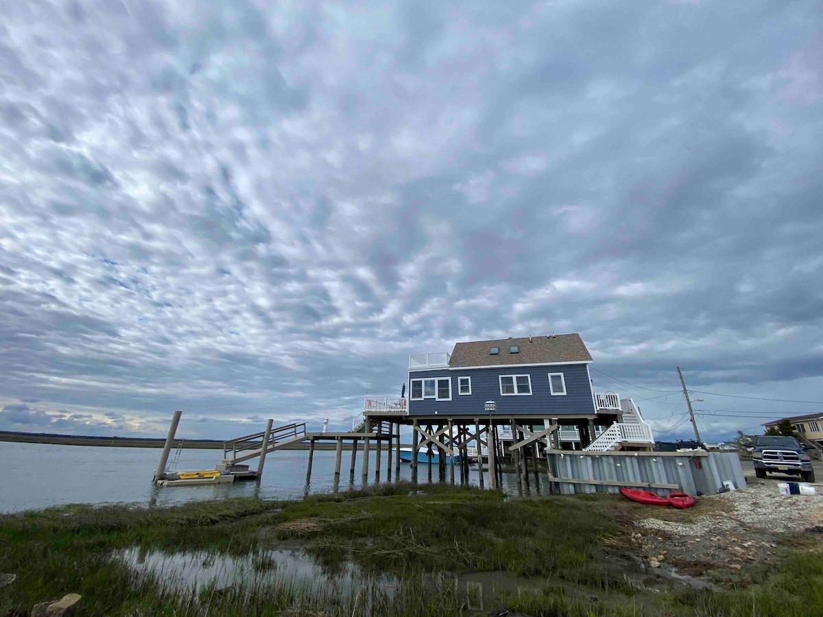 A Coastal Cottage w/ Bayfront & Ocean Views