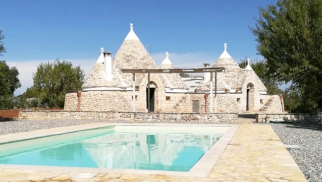 Trullo with swimming pool. Charme&relax