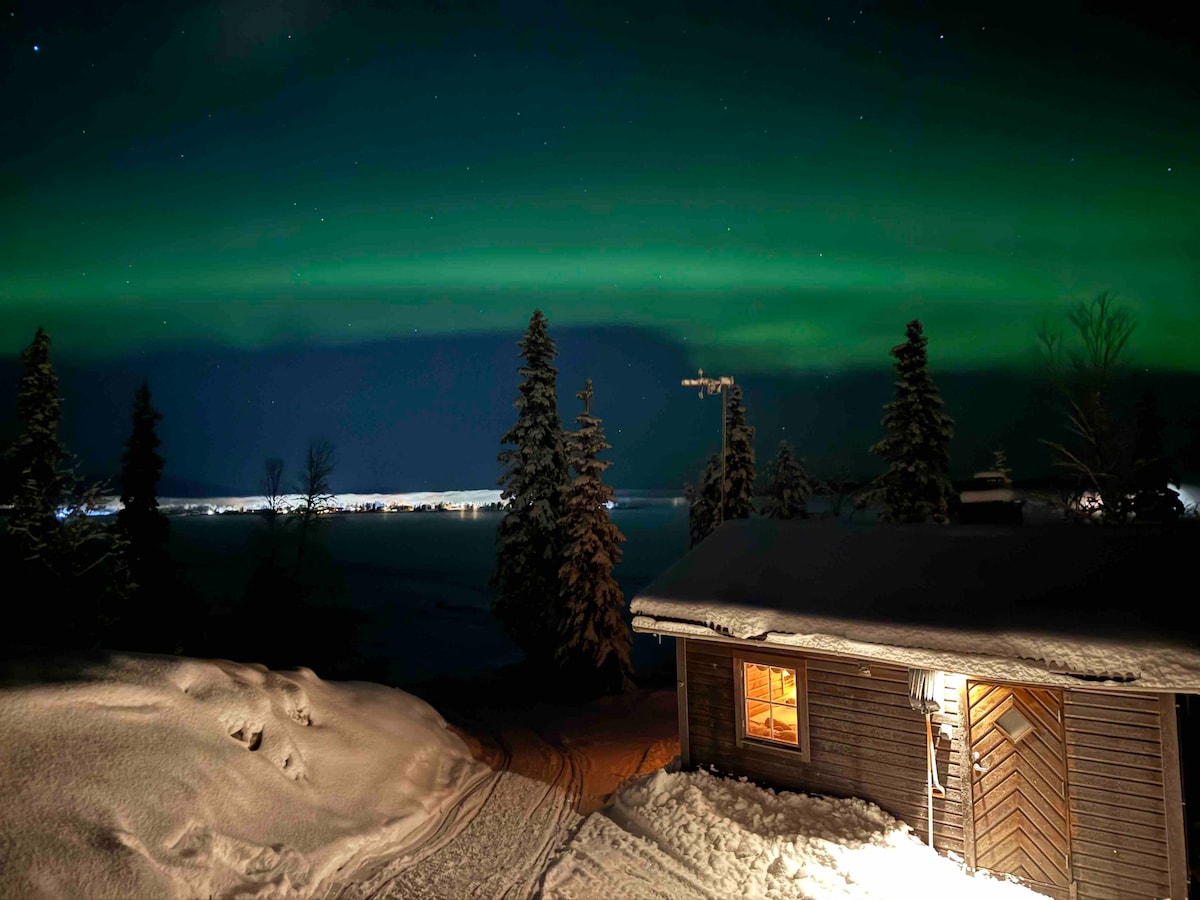 Northern Light Cabin with sauna by Torneriver