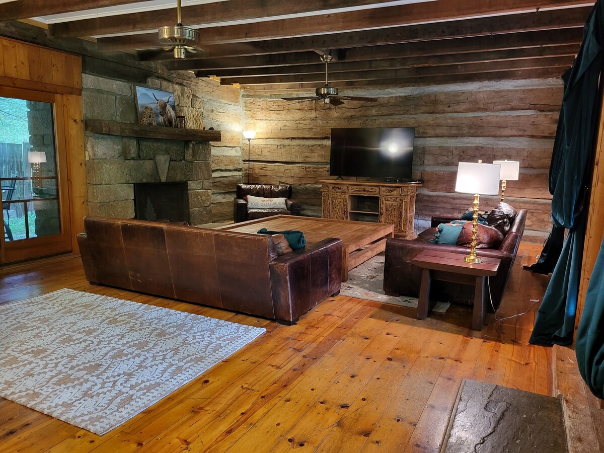 Stunning Log Cabin on 45 Private Acres Sleeps 20!