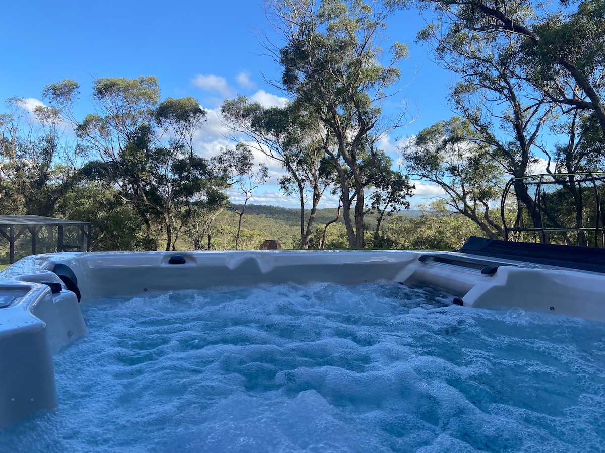 Home Among the Gum Trees: Hot Tub & Fire Pit