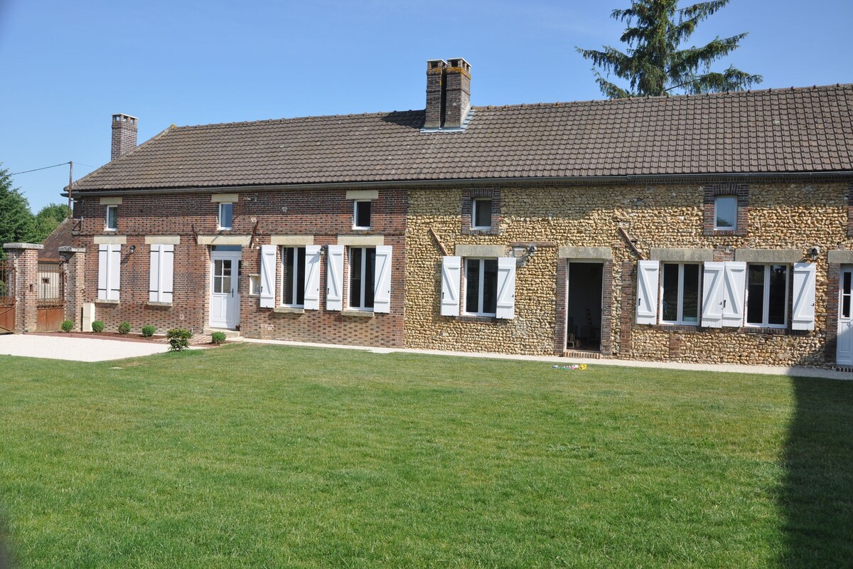 Spacious holiday home in Sormery with pool