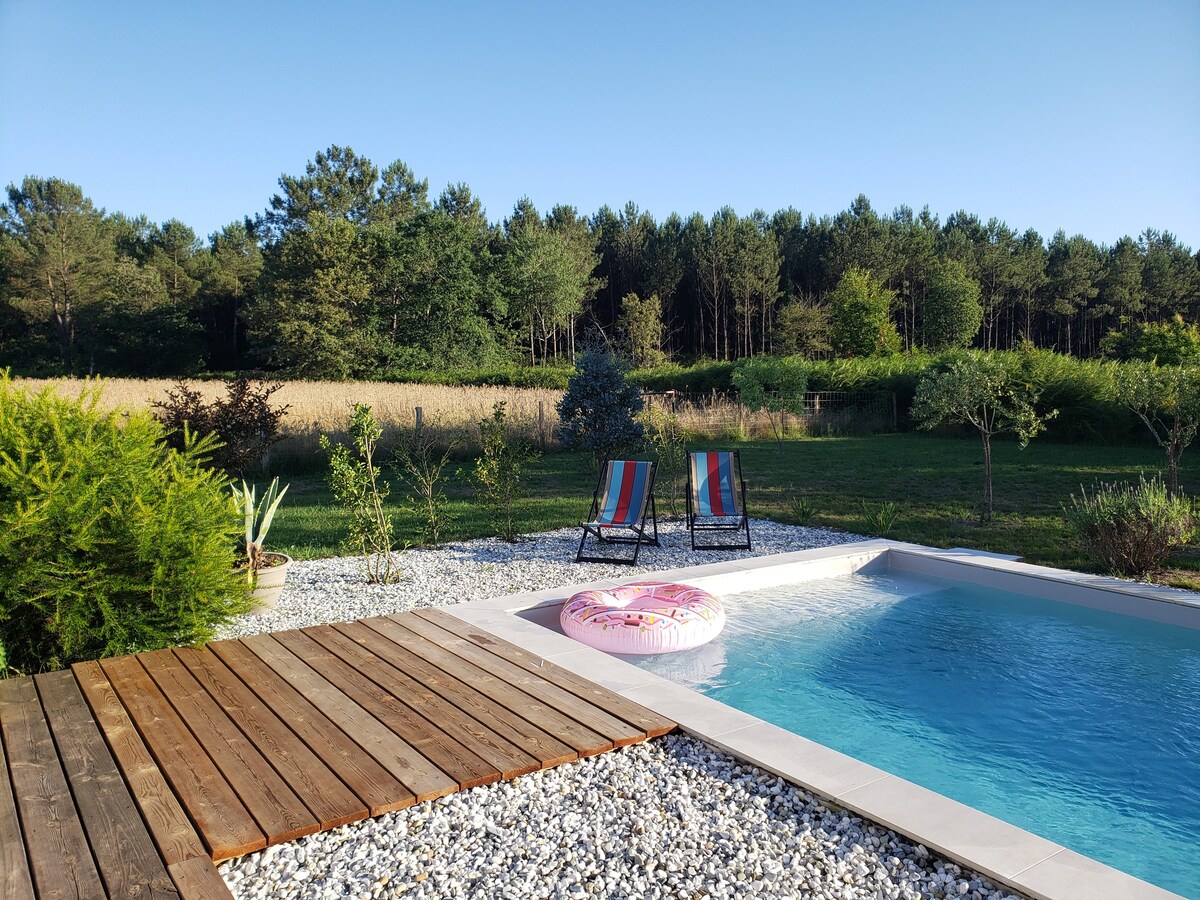 Belle villa lumineuse avec piscine, vue sur nature