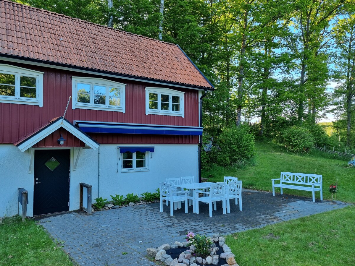 温馨的瑞典公寓小屋，可通往湖泊。