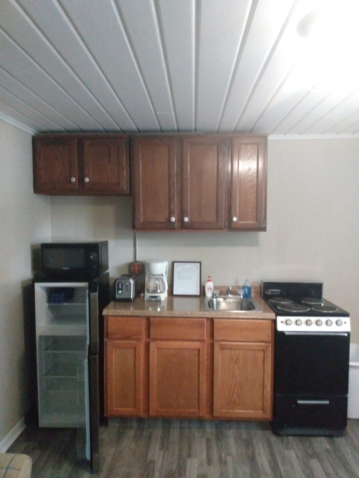 Studio, with full kitchen, close to town