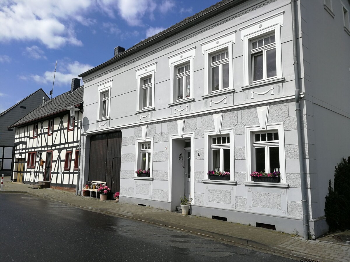 Burghof Altendorf罗马套房，带独立卫生间