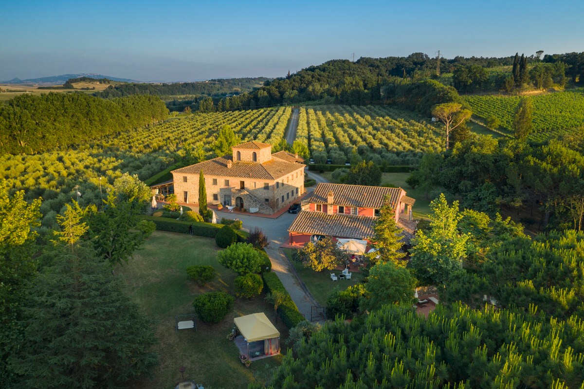 Rural Tuscany | Farmhouse with pool and restaurant