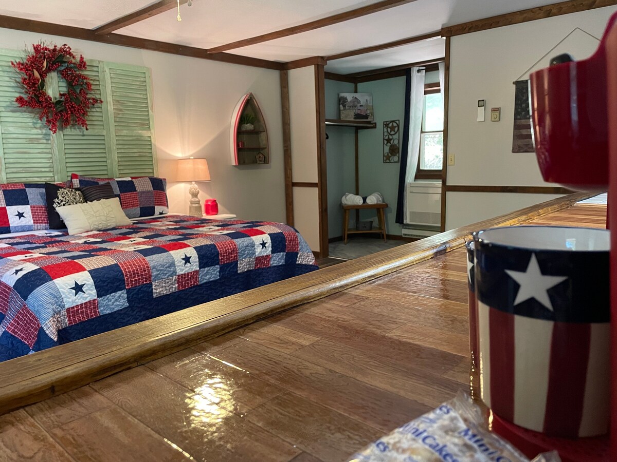 Americana 🇺🇸 Cozy Lodge Room