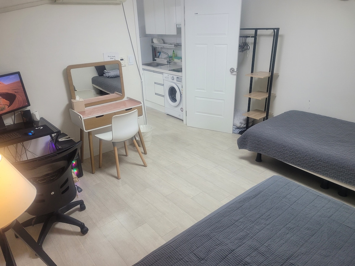 客厅与房间分开1.5个房间Kyunghee大学，靠近Biohub站