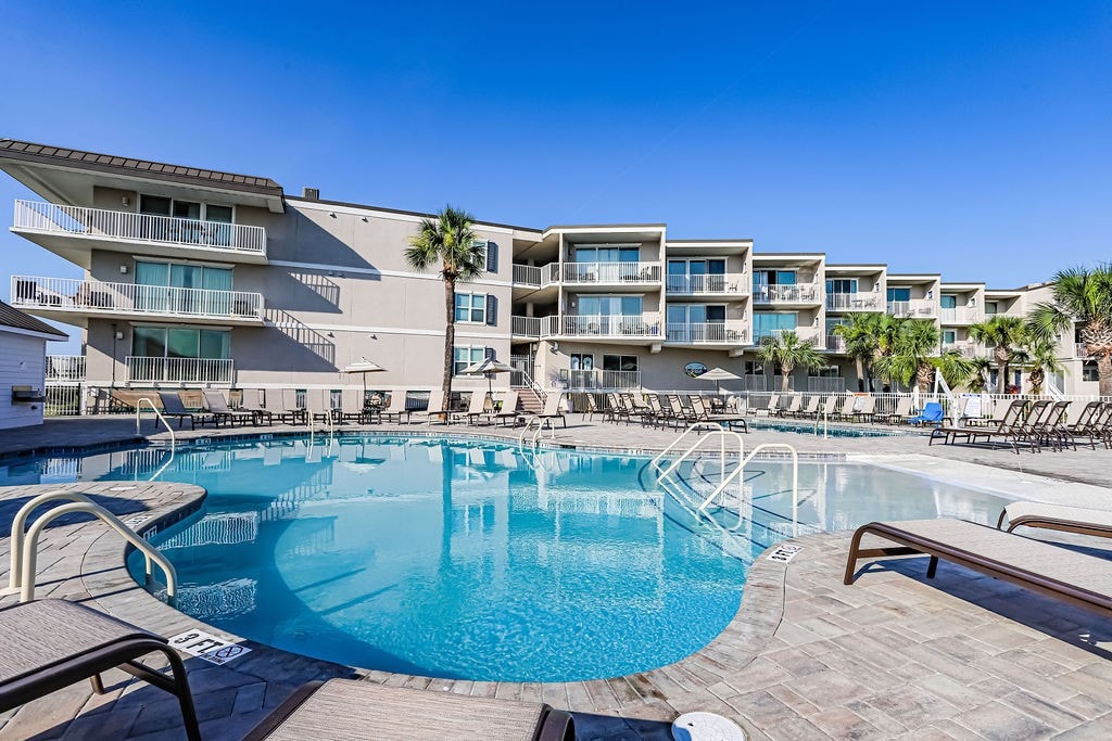 Beachfront Pools Bar/Kitchen - Oceanfront Condo