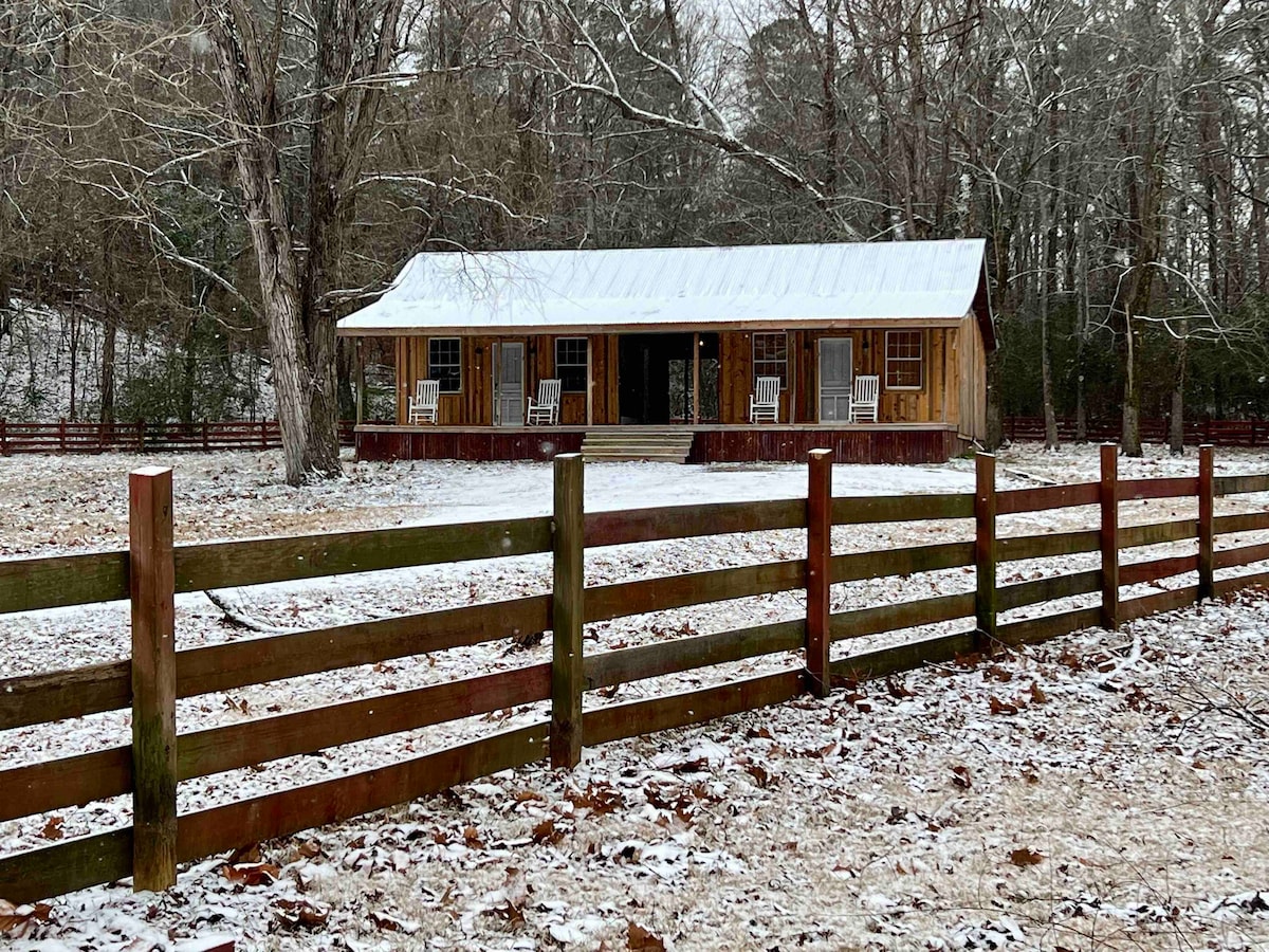 Historic Dog-Trot cabin huge porch Farm-stay