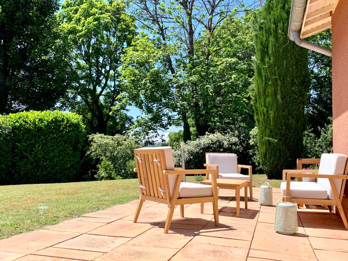 Villa avec piscine sur les hauteurs de Lyon