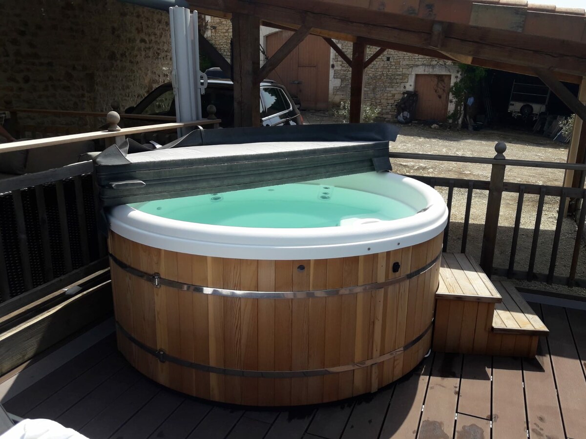 3 bedrooms, priv pool & hot tub
Villa Chez Royal