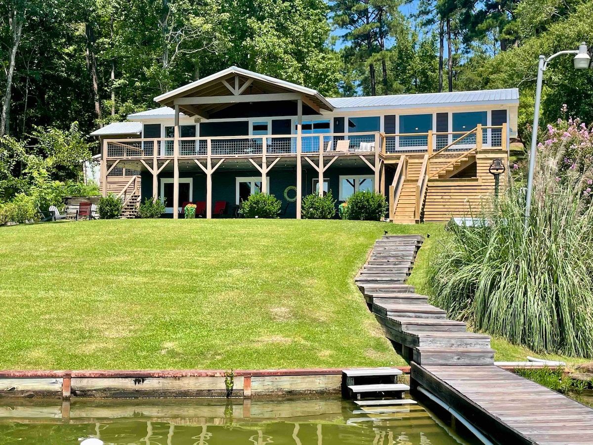 Duck Cove Hideaway! No better place on Lake Martin