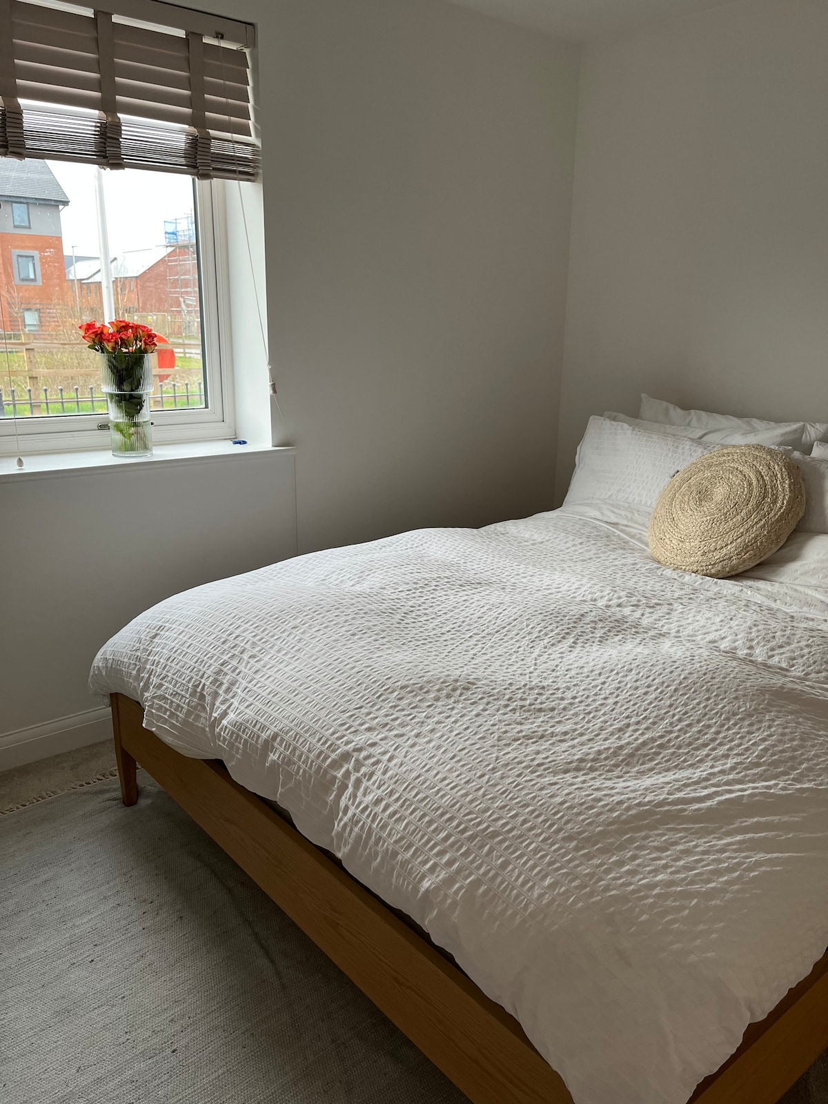 Quiet modern apartment with parking in Exeter