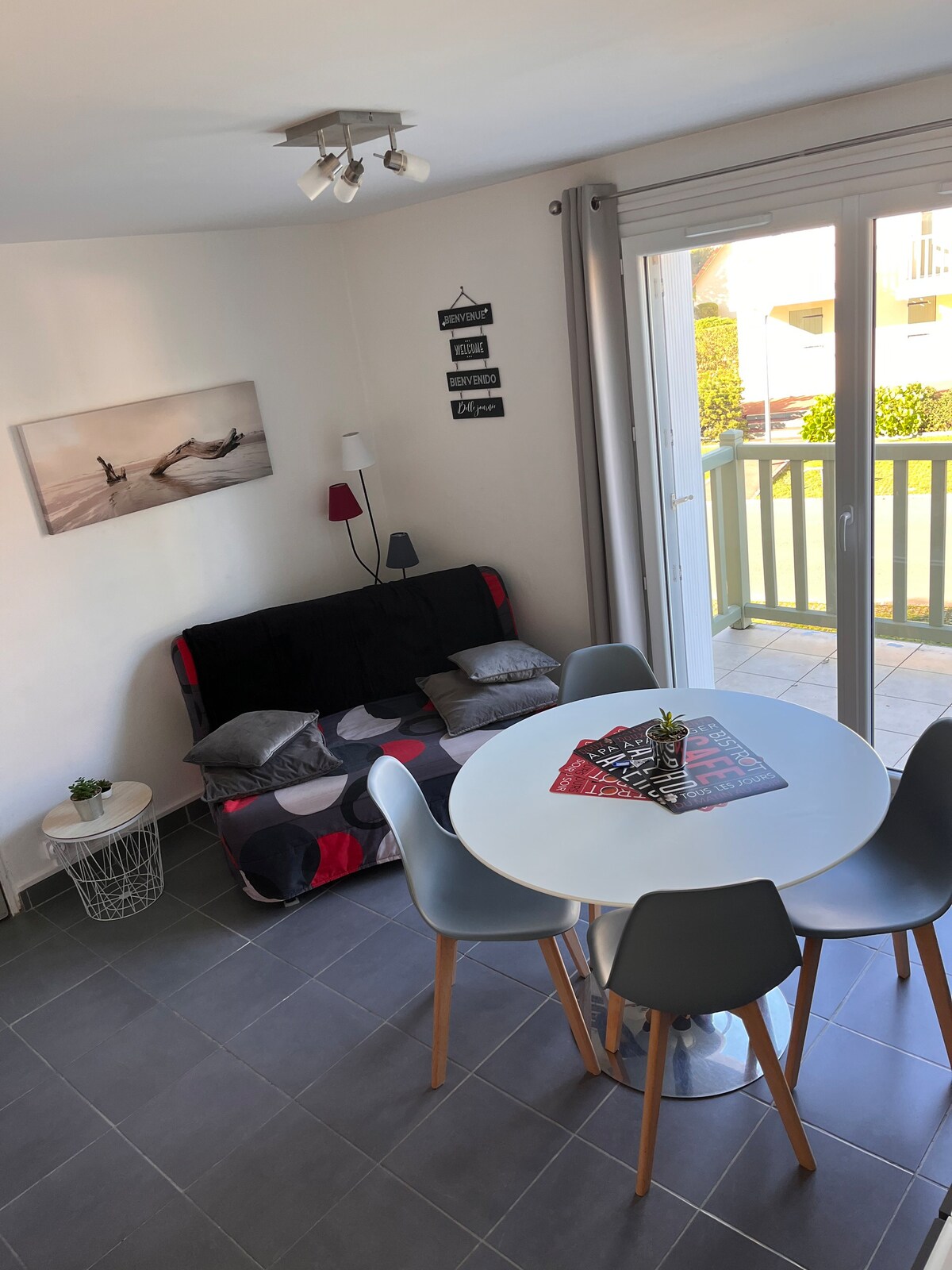 Duplex de 25 m 2, 1 chambre, plage 3 min à pied