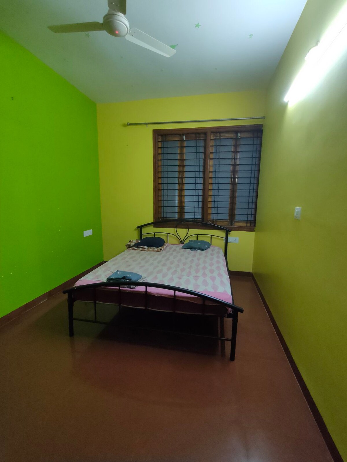 1 room in 2bhk fully furnished flat