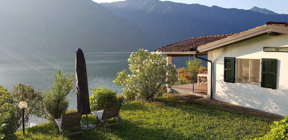 直接位于伊德罗湖（ Lake Idro ）的房源，带私人海滩