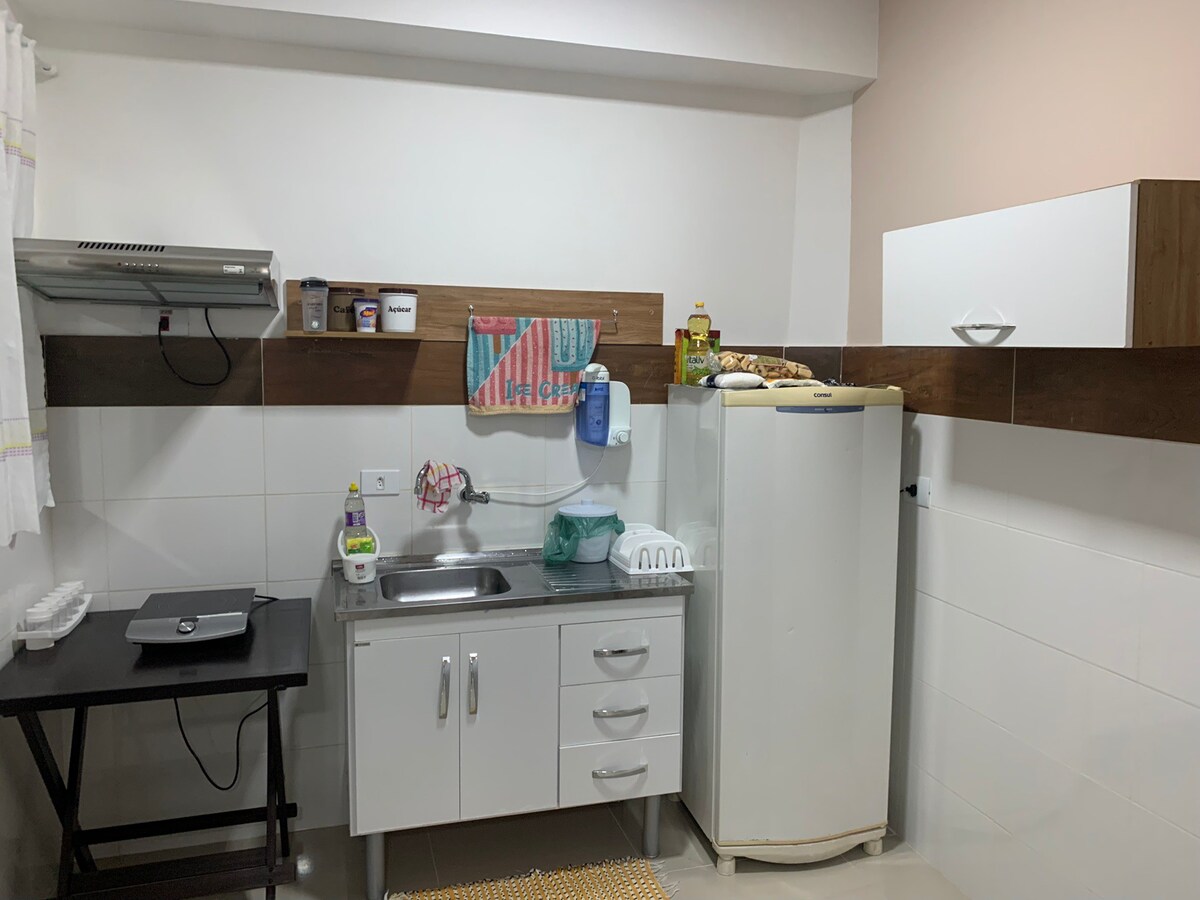 公寓非常好，配有空调，距离Sacomã地铁站300米。