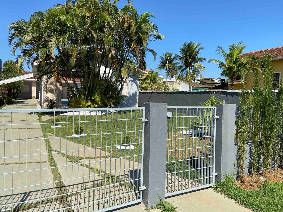 Condominio Morada da Praia_带游泳池和无线网络的民宅