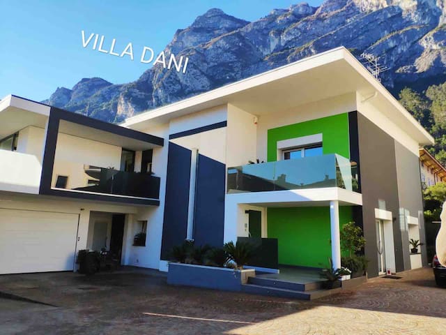 里瓦德尔加尔达 (Riva del Garda)的民宿