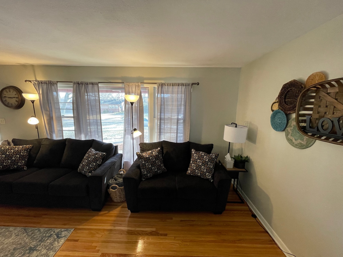 Beautiful Newly Remodeled East Side 3 bed 1 bath!!