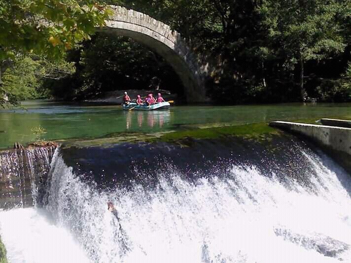 4 guests.. Vikos Voidomatis Canyon 1Km.