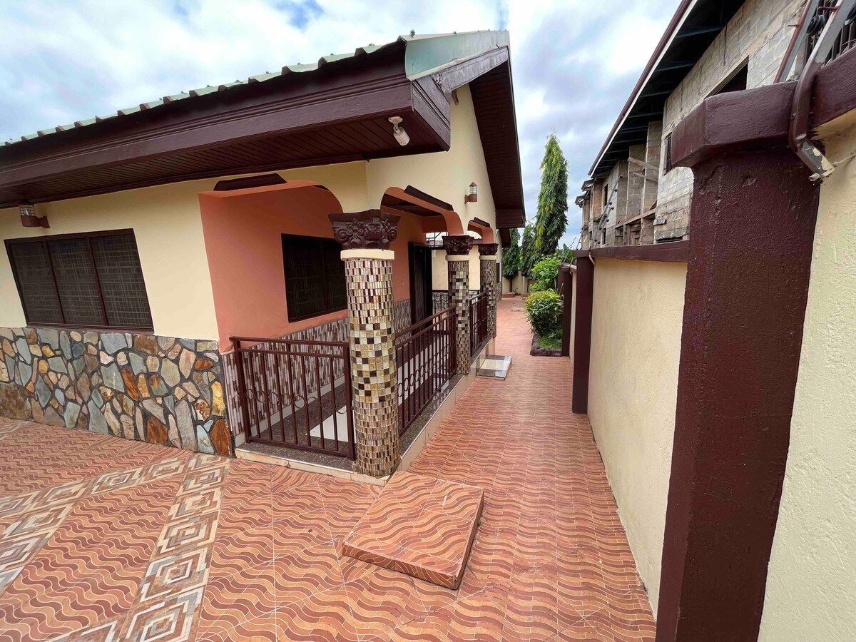 Kumasi Lake Road的家庭住宅