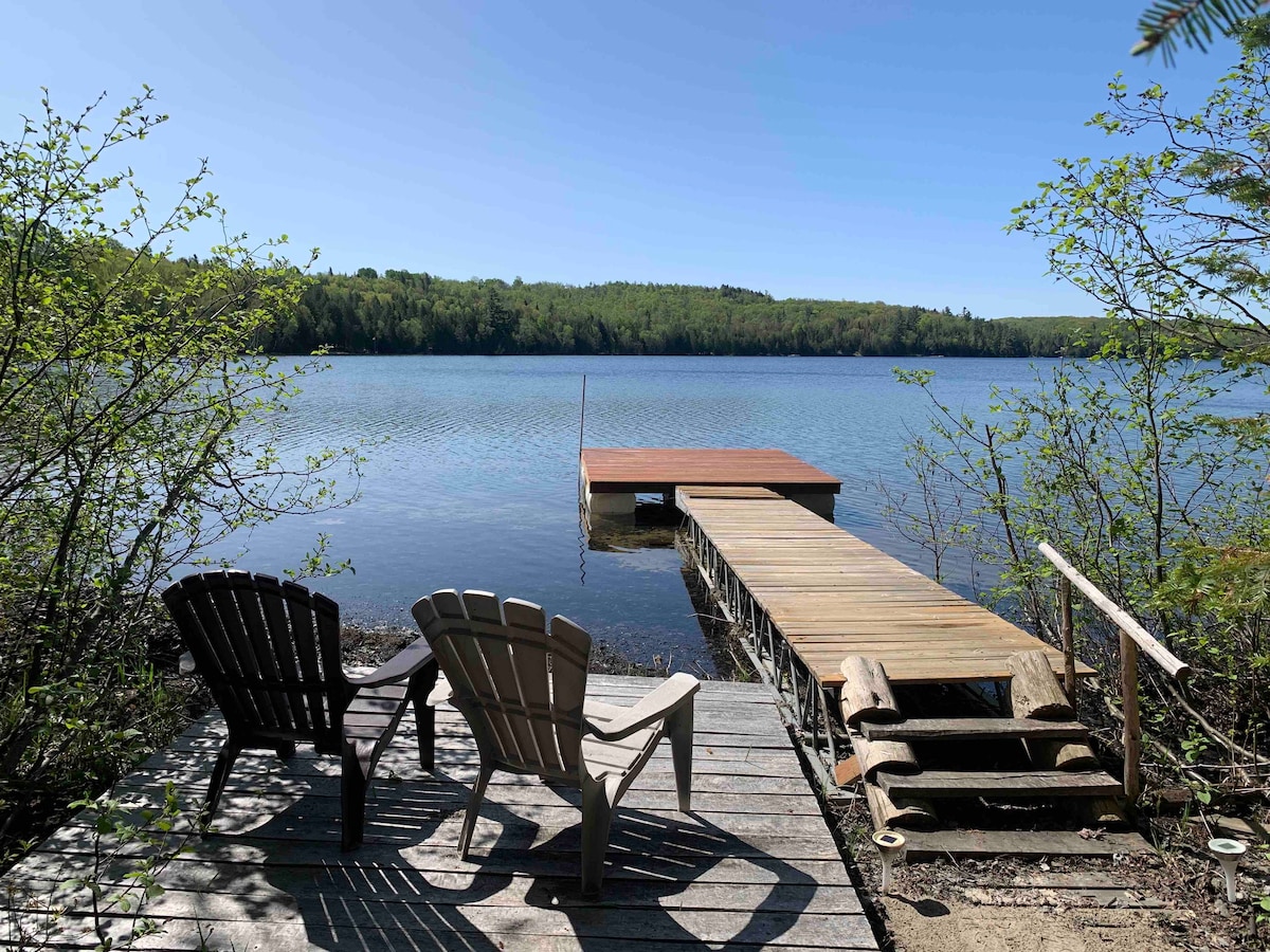 4 Seasons Lakefront cottage with 117 Acres