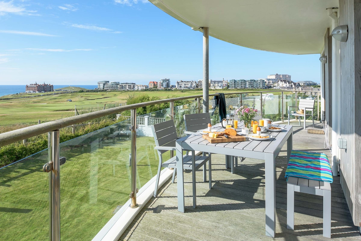 Luxury dog friendly apartment with sea views