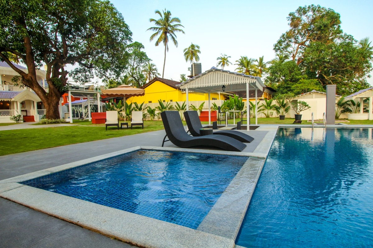 Luxury Hideaway: 4BHK Villa with Poolside Jacuzzi
