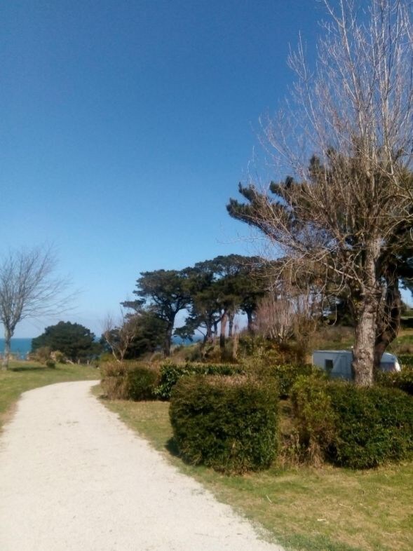 Tente T2 dortoirs sur emplacement partagé vue mer